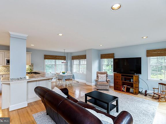 5th image of 4290 Vacation Ln