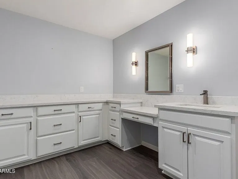 481 W Half Moon Way — Photo 16