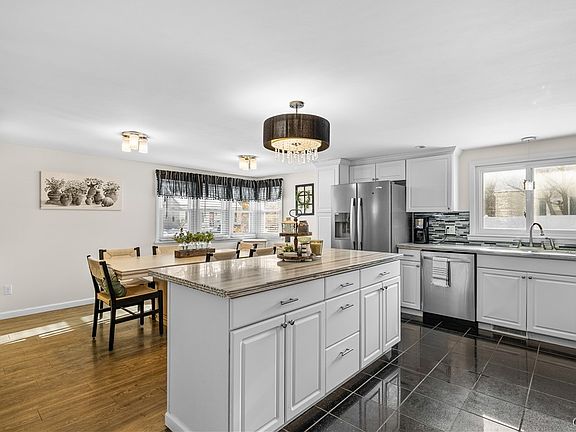 4th image of 142 Farmington Rd