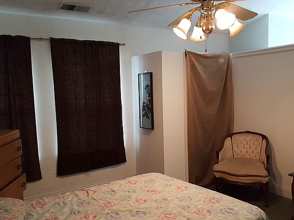 Middle bedroom, 2nd floor