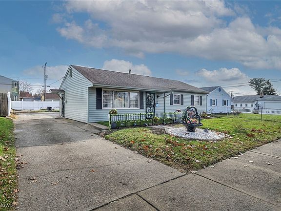 4th image of 2208 Willowrow Ave NE