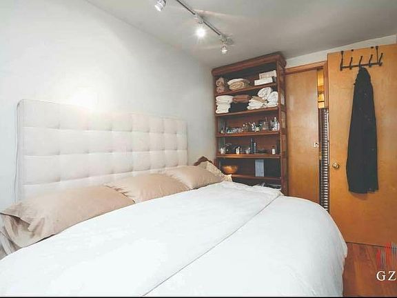 5th image of 200 E 28th St #5FF