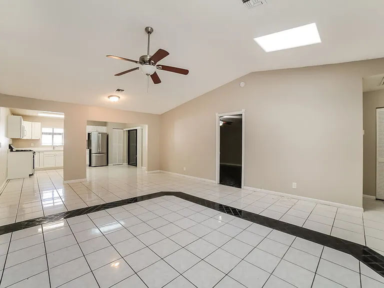 5901 Lincoln Cir W — Photo 5