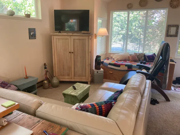 2106 Turn Point Rd, Friday Harbor, WA 98250