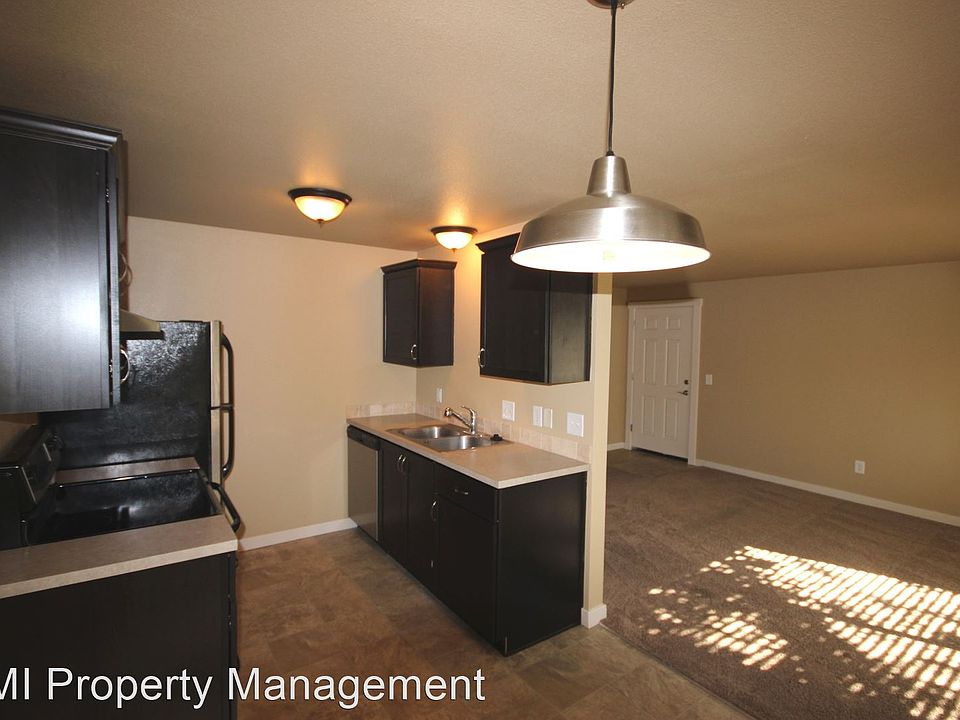 2nd image of 671 Church St W #19