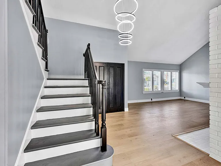 9882 Kings Canyon Dr — Photo 3