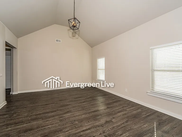 95 Wolf Ln — Photo 4