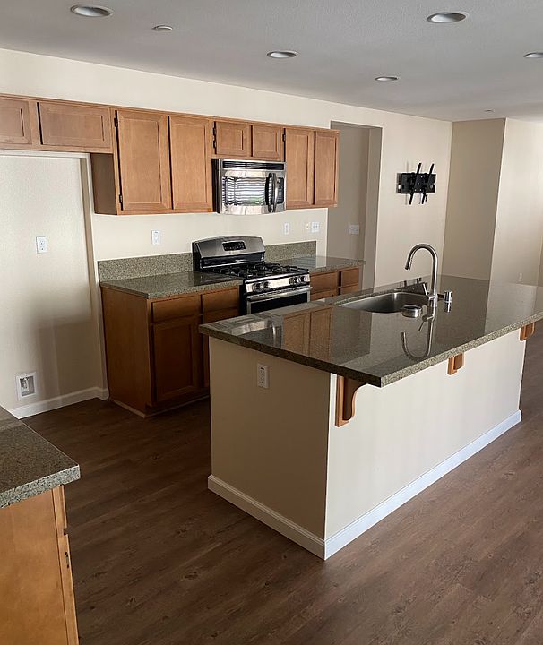 2nd image of 34281 Woodmont