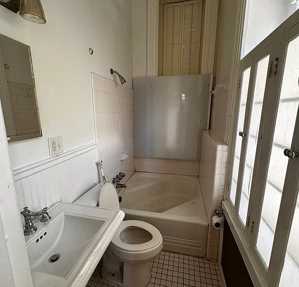 500 W Franklin St #1 — Photo 5