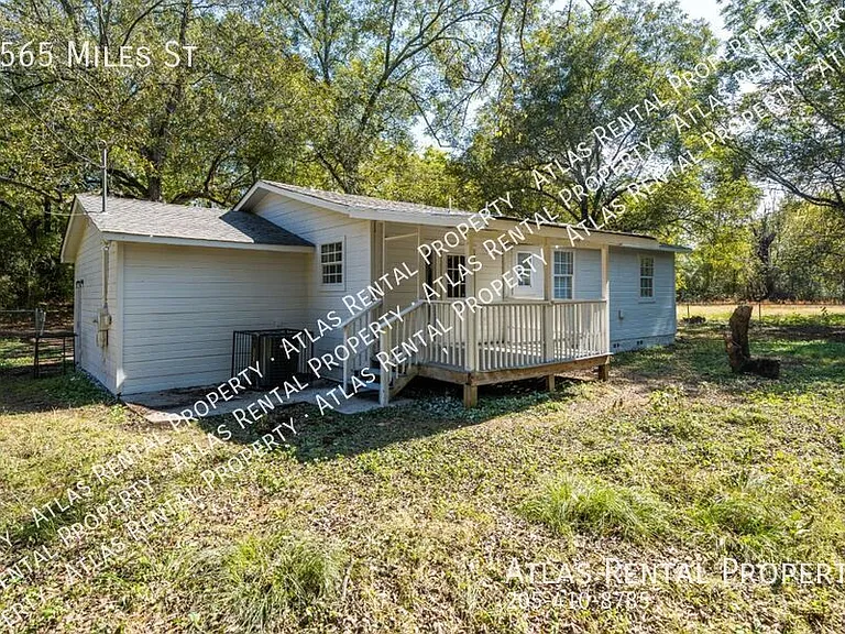 1565 Miles St — Photo 6