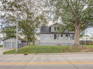 218 E Cherry St, Columbia, IL 62236