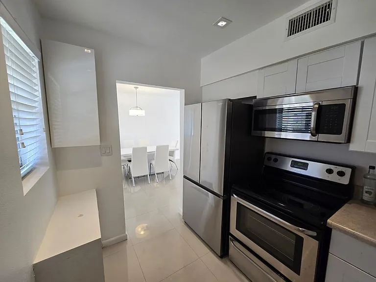 2800 NE 203rd St #24 — Photo 32