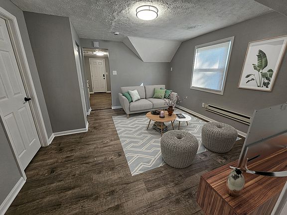 3rd image of 4004 Sackett Ave Unit 2