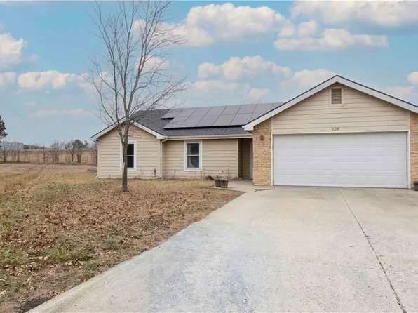 625 N Salsbury Ct, Lawrence, KS 66049