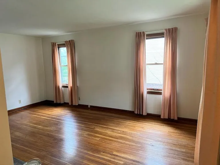 1036 Kelton Ave — Photo 5