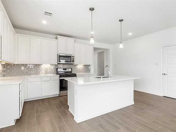 3rd image of 2092 Rose Ln