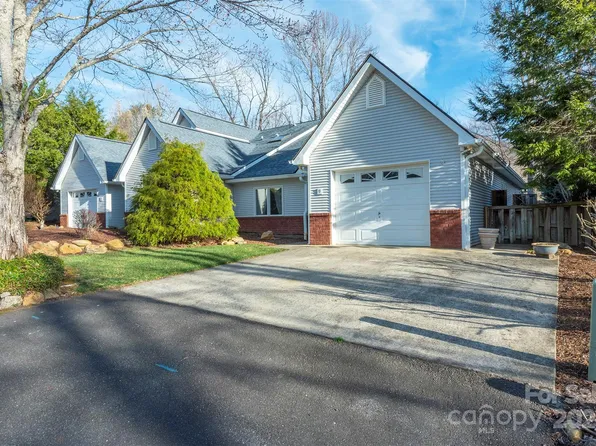 9 Village Pkwy, Black Mountain, NC 28711