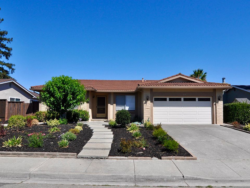 1st image of 274 Ludlow Pl