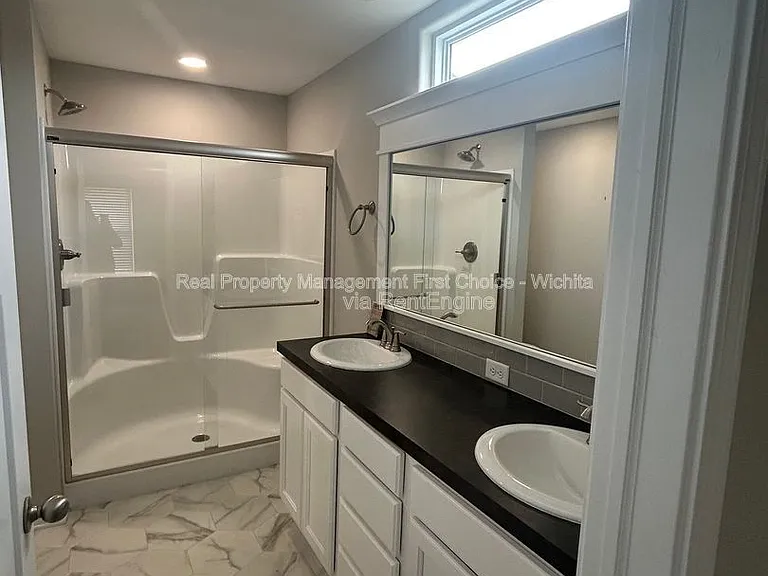 902 E Bellows St — Photo 17