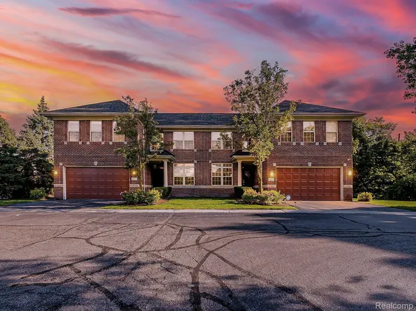 4503 Gateway Cir, West Bloomfield, MI 48322