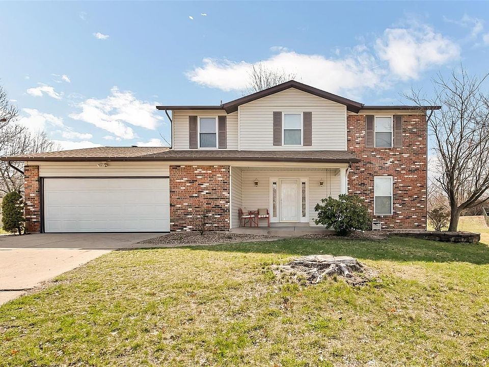 Welcome to 8 Ridgewoods Ct!