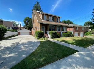 211-11 33rd Rd, Bayside, NY 11361