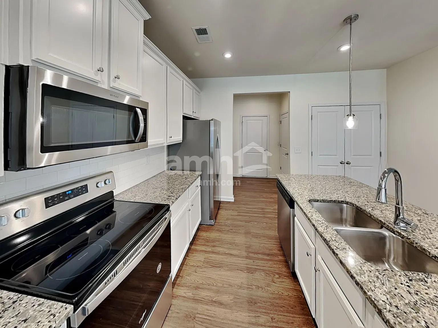 4 bed, 2.5 bath, 2090 sqft, $2,545 — Photo 3