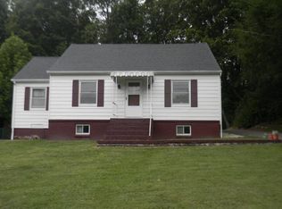 1115 Groveland Dr, Bluefield, WV 24701