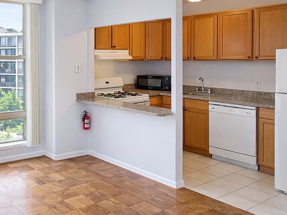 5th image of 1260 21st St NW APT 913