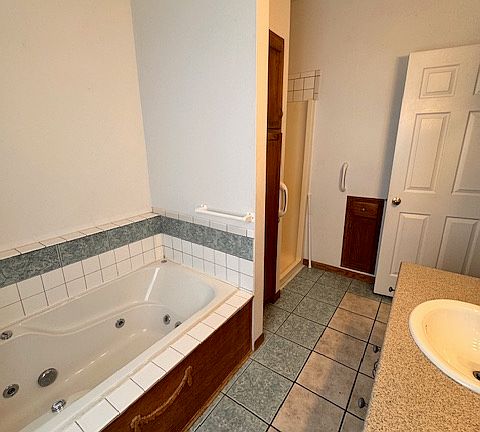 5th image of 812 High St