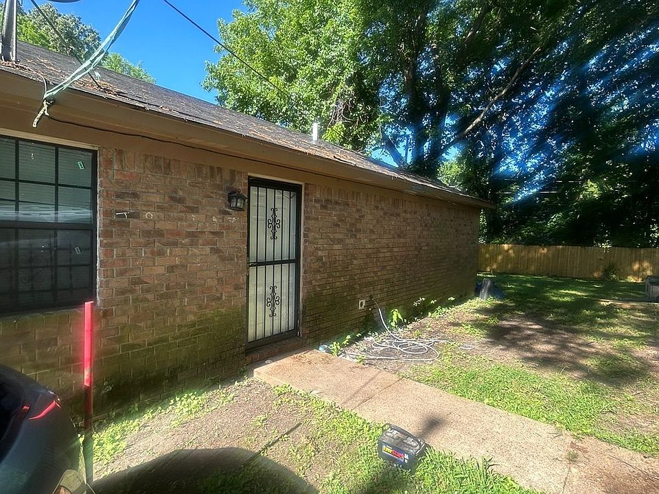 2nd image of 1319 Glenn St