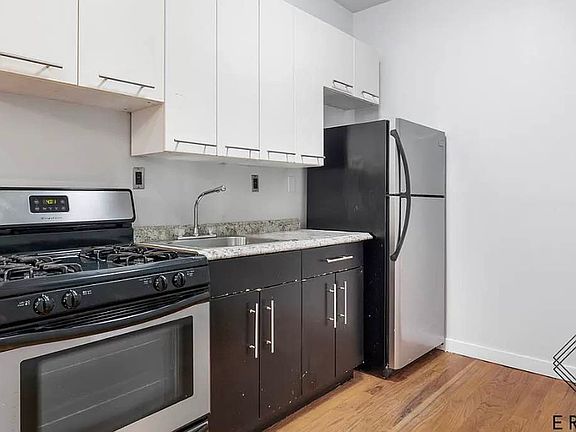 3rd image of 913 Saint Johns Pl APT 3B