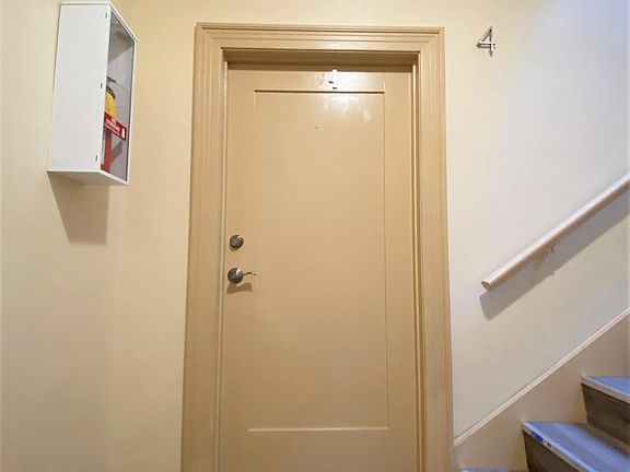 2nd image of 212 S Kenmore Ave APT 4