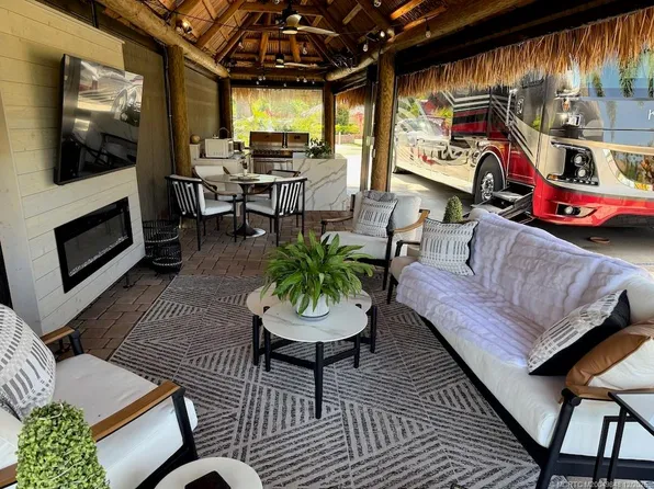 274 NW Hazard Way, Port Saint Lucie, FL 34986