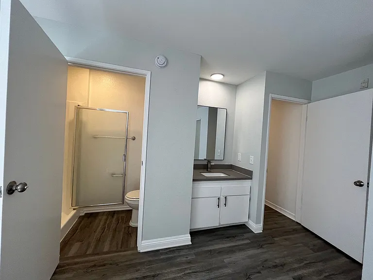 226 South Serrano — Photo 27