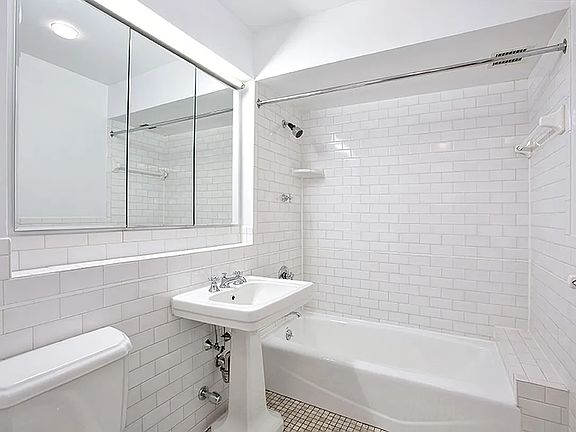 3rd image of 244 E 86th St #36