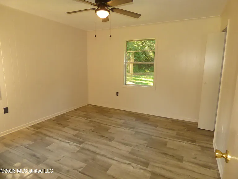 360 Wilson Dr — Photo 5