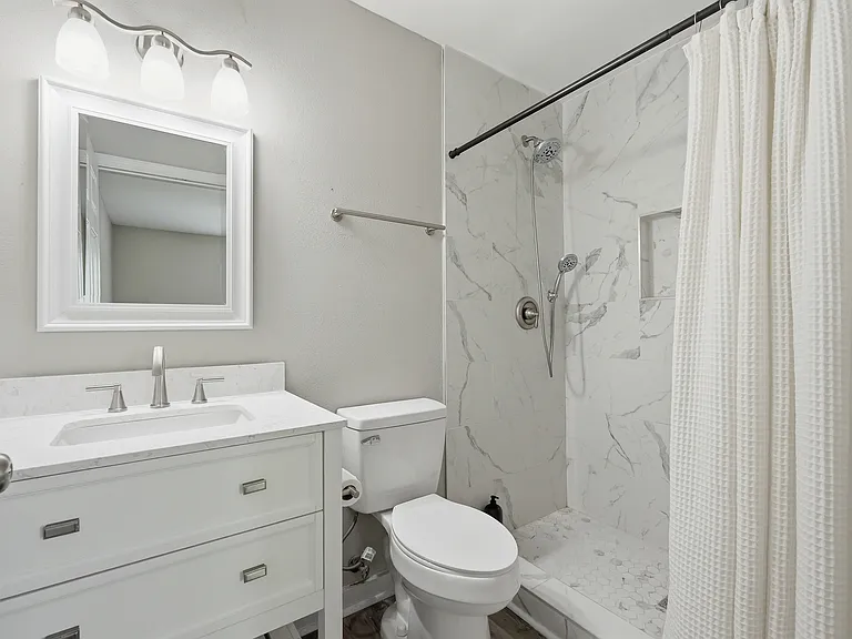 254 E Iris Ln — Photo 23