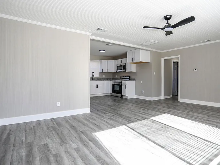 251 Anderson Dr — Photo 4
