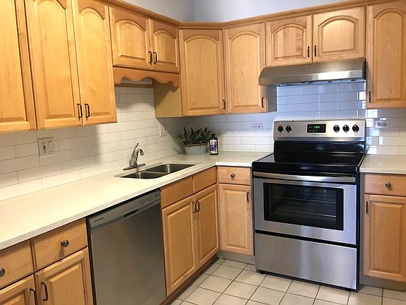 3rd image of 1302 E Washington St APT E1
