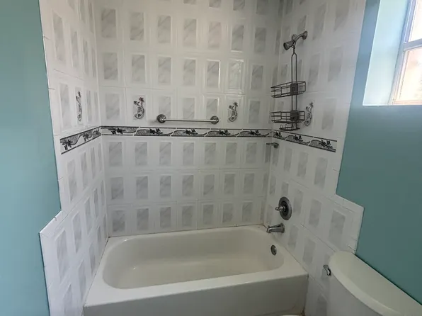 3210 NW 41st St, Lauderdale Lakes, FL 33309