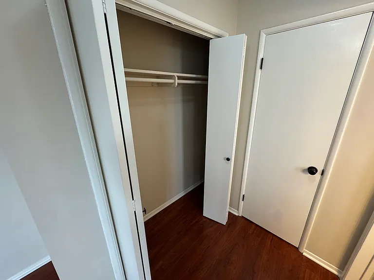 Large and Refurbished and Comfortable Units — Photo 8