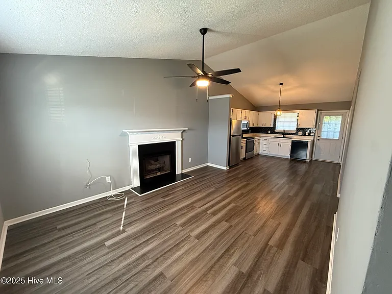 1200 Peyton Cir #A — Photo 2