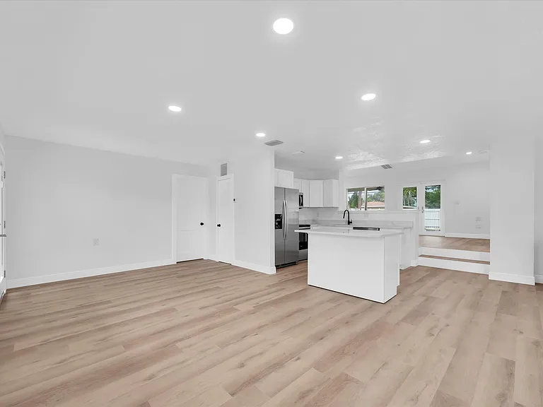 3811 Huntington St NE — Photo 15