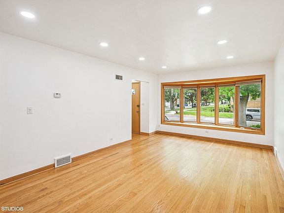 2nd image of 5001 N Newland Ave