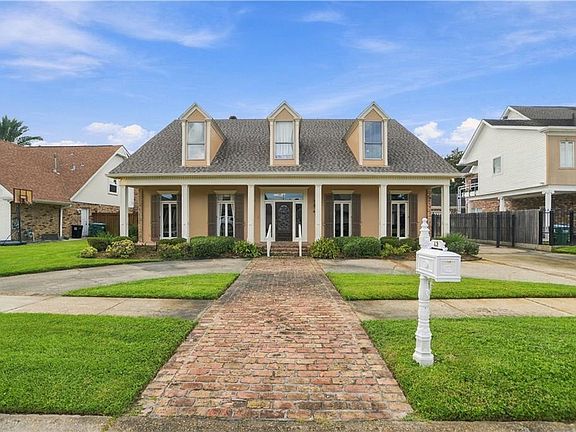 2nd image of 43 Chateau Rothchild Dr