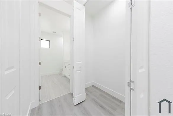 1137 Damen St E — Photo 22