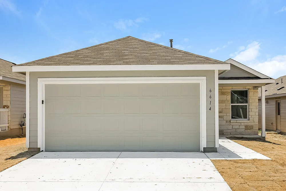 3 bed, 2.0 bath, 1440 sqft, $1,660 — Photo 1