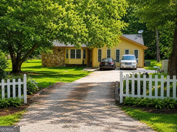 30 Price Dr, Locust Grove, GA 30248