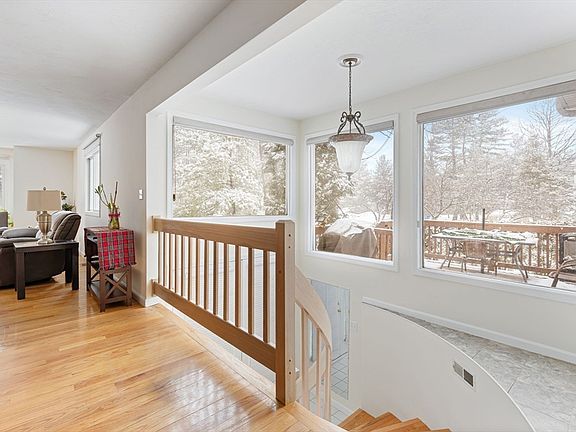 2nd image of 2 Arrowhead Cir #2